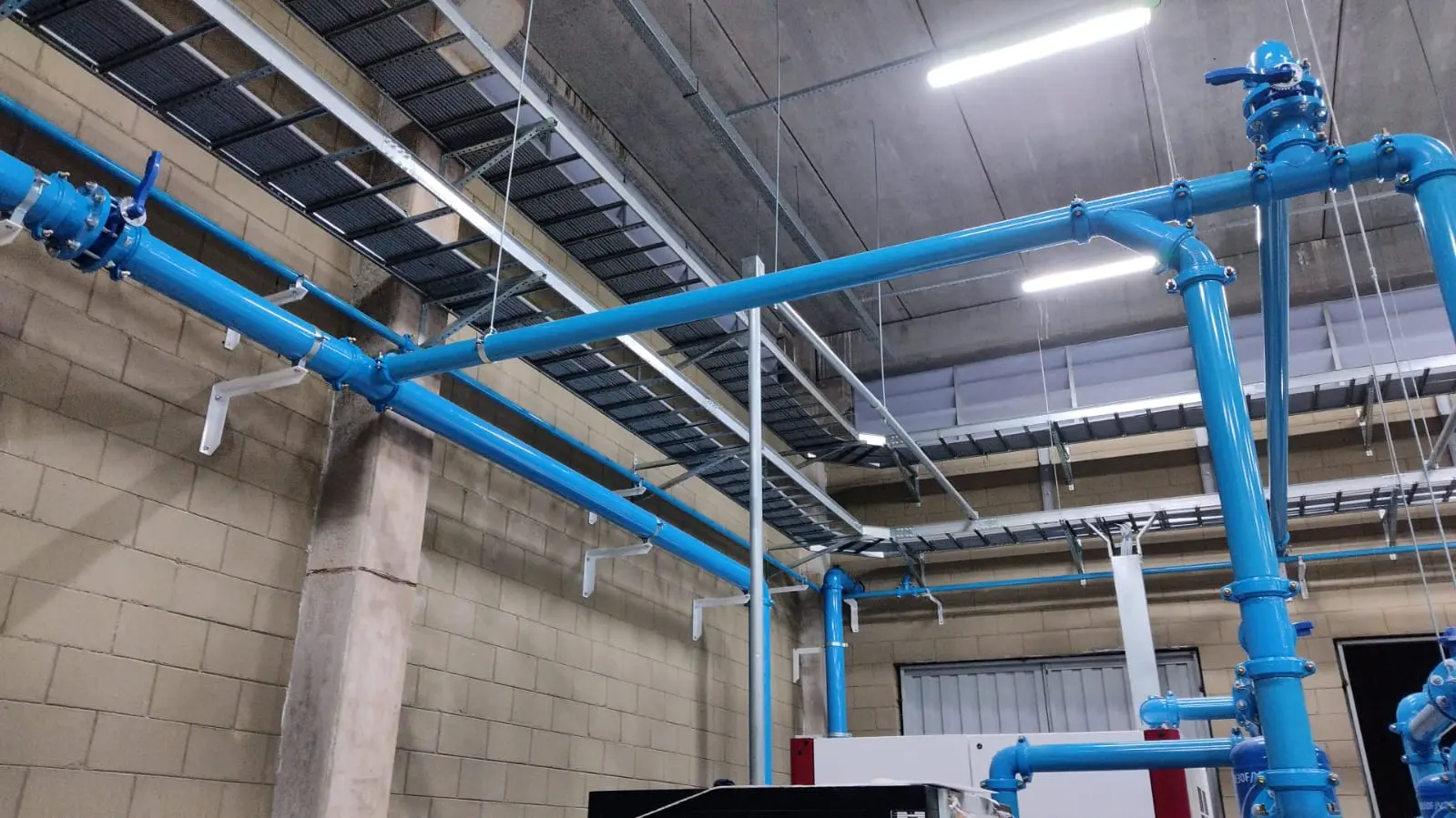 Tubulações industriais em galpão - projeto Engepipe® 38